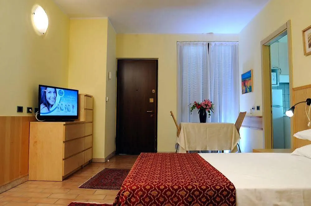 アパートホテル Hotel Malpensafiera ベルナーテ・ティチーノ