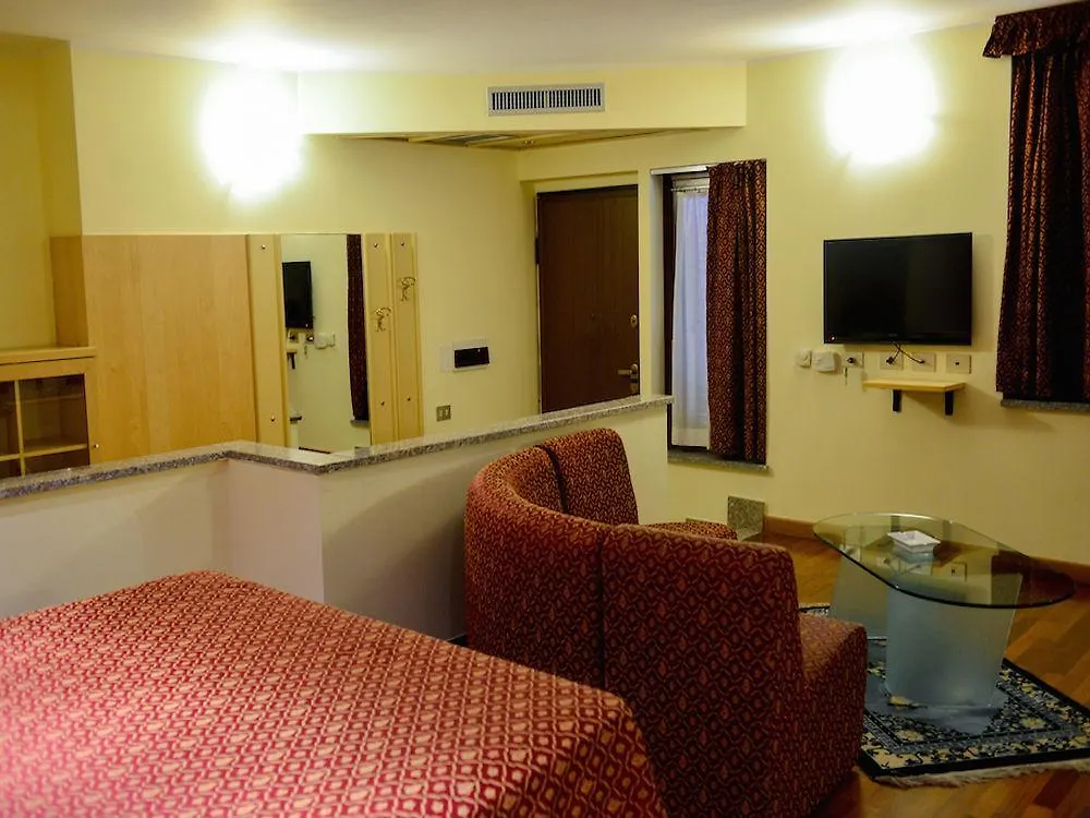Hotel Malpensafiera Bernate Ticino 3*,  Italien