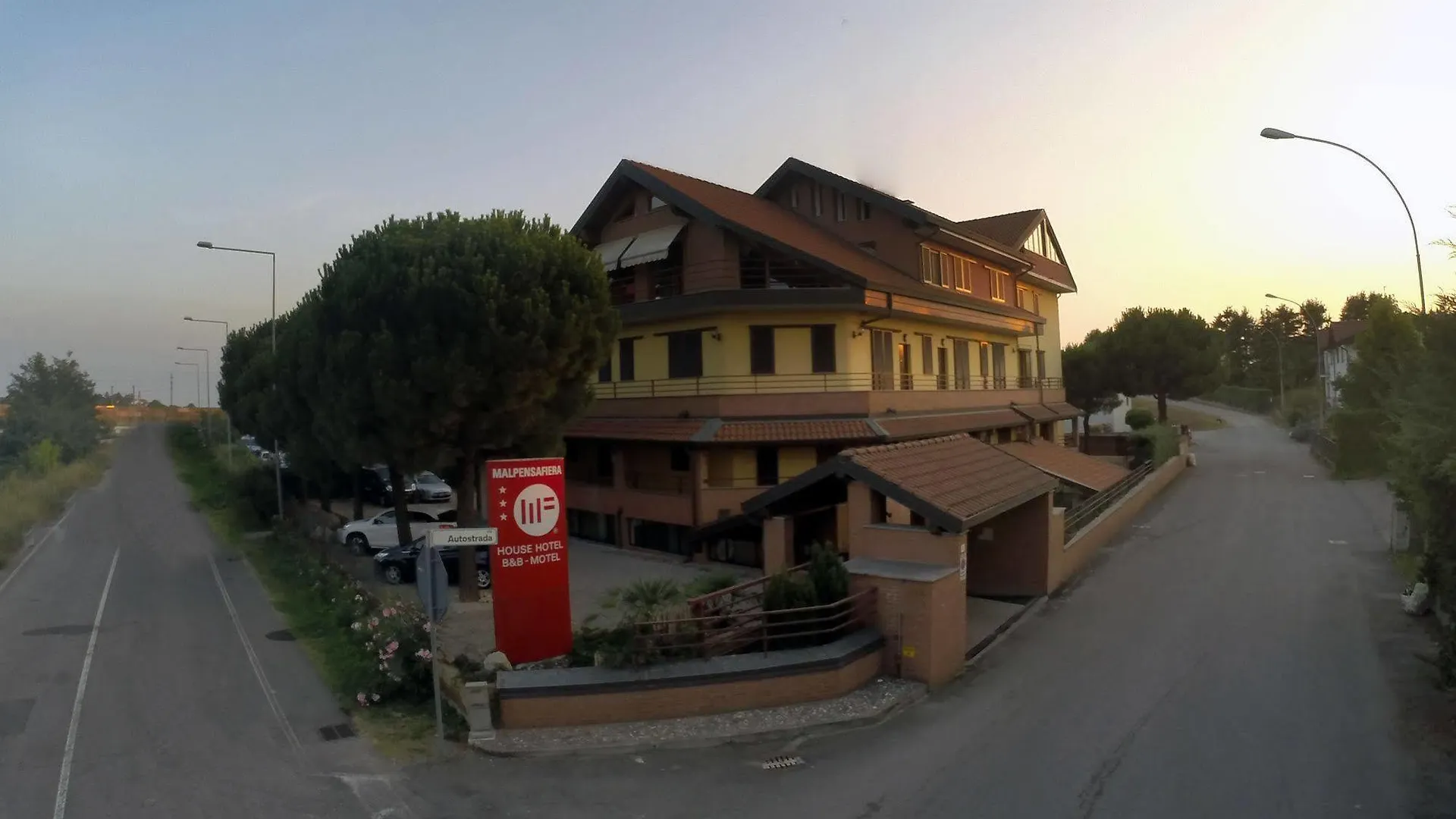 Hotel Malpensafiera Bernate Ticino Aparthotel